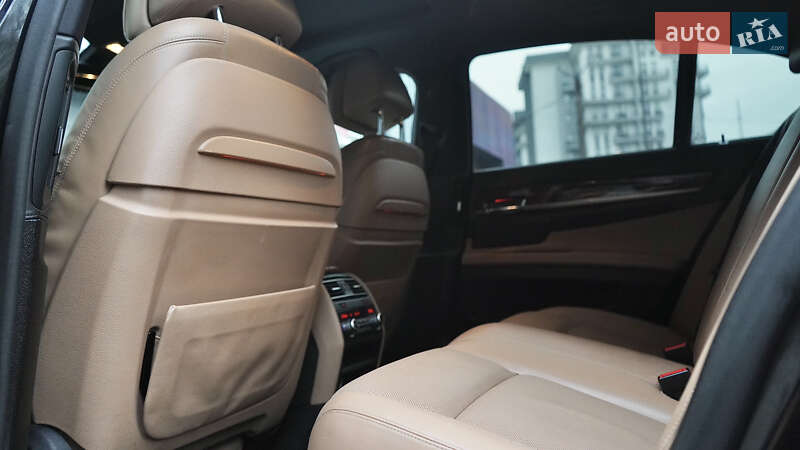 Седан BMW 7 Series 2014 в Львові