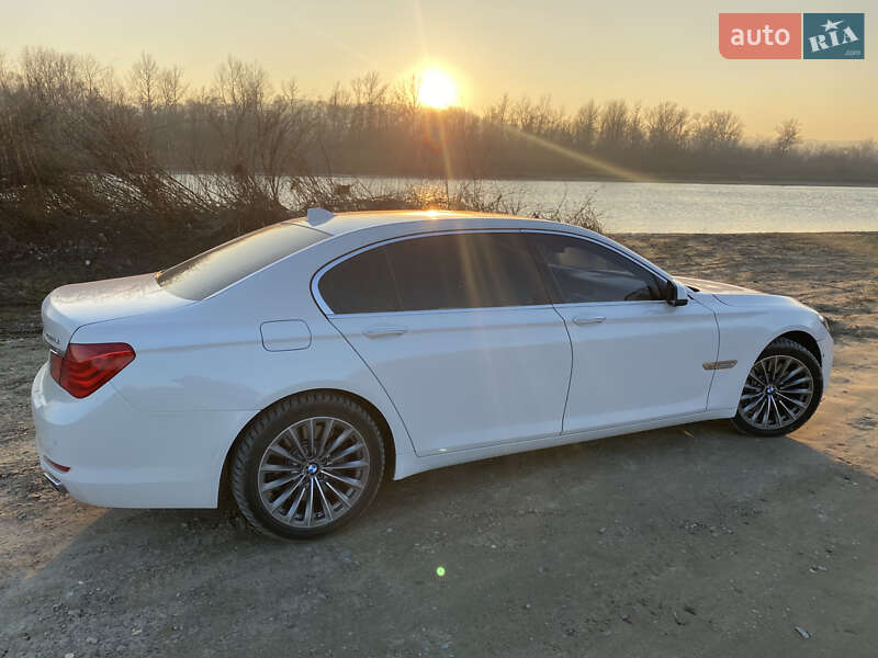 Седан BMW 7 Series 2011 в Черновцах