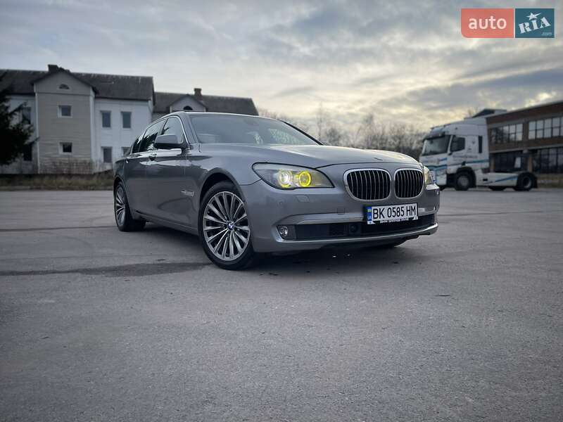 Седан BMW 7 Series 2010 в Ровно