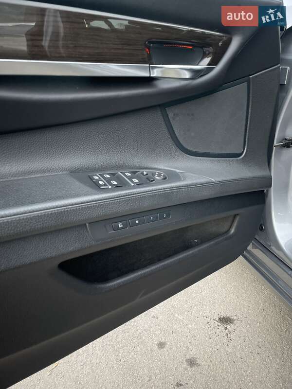 Седан BMW 7 Series 2010 в Ровно