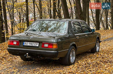 Седан BMW 7 Series 1982 в Хусті