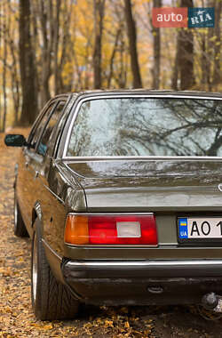 Седан BMW 7 Series 1982 в Хусті