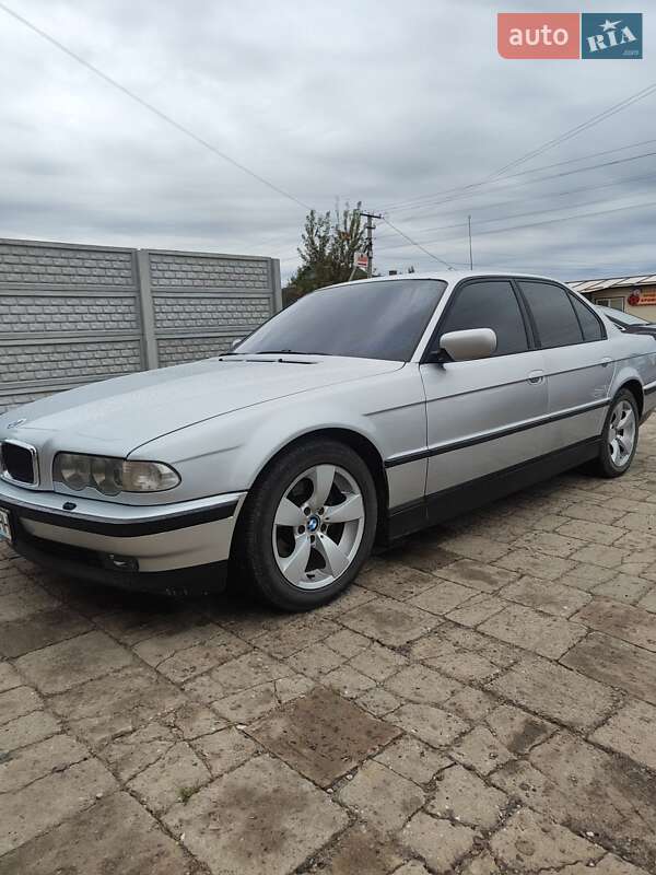 Седан BMW 7 Series 2000 в Иваничах