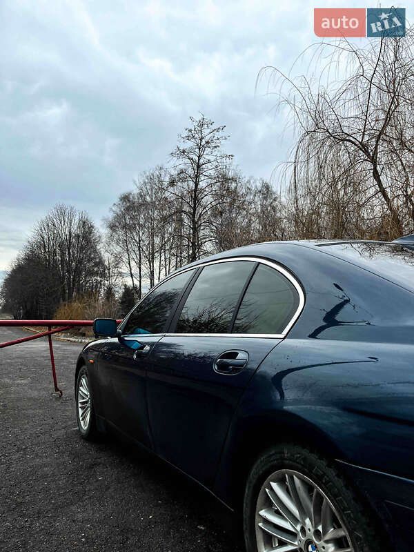 Седан BMW 7 Series 2003 в Дубні
