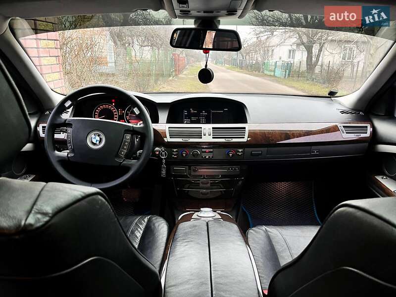 Седан BMW 7 Series 2003 в Дубні
