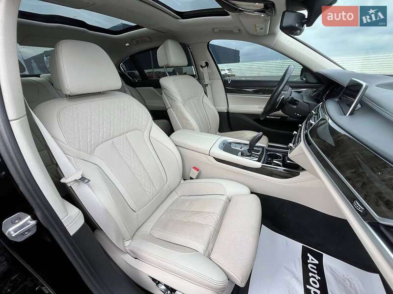 Седан BMW 7 Series 2018 в Львові