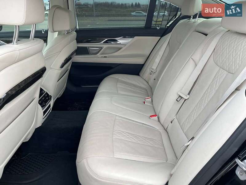 Седан BMW 7 Series 2018 в Львові