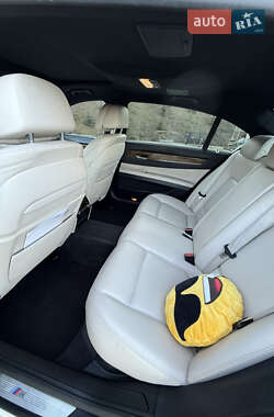 Седан BMW 7 Series 2013 в Чернівцях