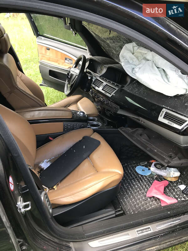 Седан BMW 7 Series 2004 в Вараші