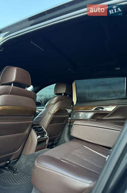 Седан BMW 7 Series 2016 в 