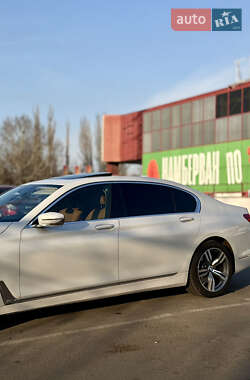 Седан BMW 7 Series 2015 в 