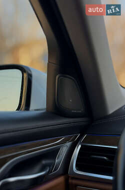 Седан BMW 7 Series 2015 в 