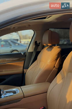 Седан BMW 7 Series 2015 в 