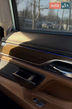 Седан BMW 7 Series 2015 в 