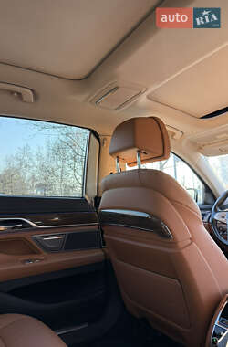 Седан BMW 7 Series 2015 в 