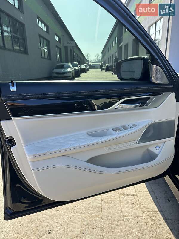 Седан BMW 7 Series 2021 в Львове