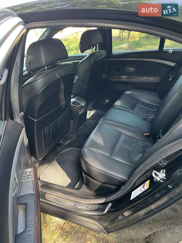 Седан BMW 7 Series 2003 в Шполе