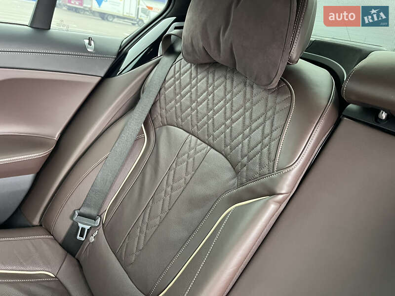 Седан BMW 7 Series 2020 в Ровно