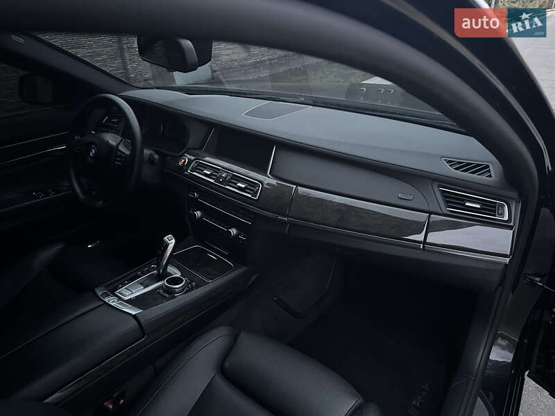 Седан BMW 7 Series 2012 в Днепре