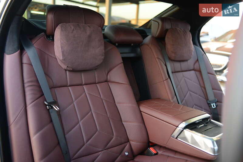 Седан BMW 7 Series 2023 в Мукачево