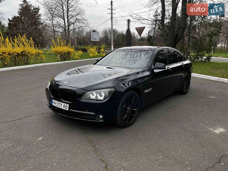 Седан BMW 7 Series 2011 в 