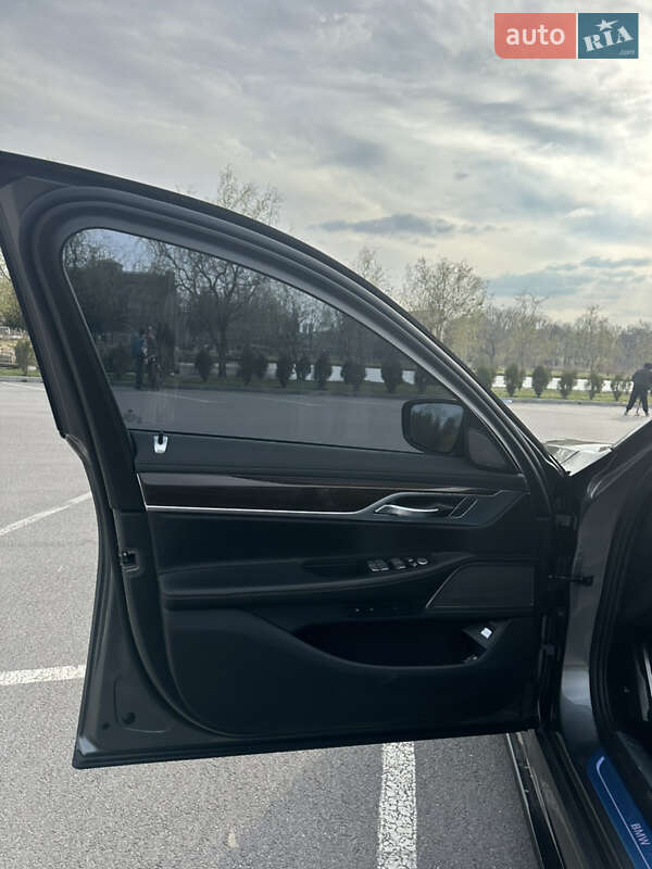 Седан BMW 7 Series 2018 в Киеве