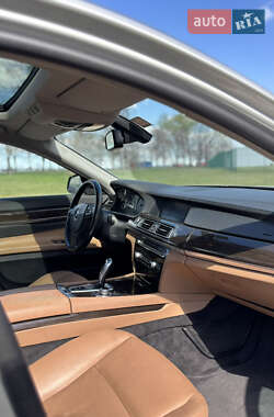 Седан BMW 7 Series 2010 в 