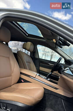 Седан BMW 7 Series 2010 в 