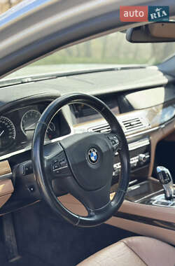 Седан BMW 7 Series 2010 в 