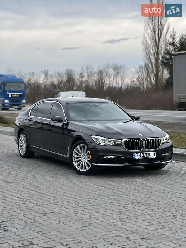 Седан BMW 7 Series 2015 в Львові