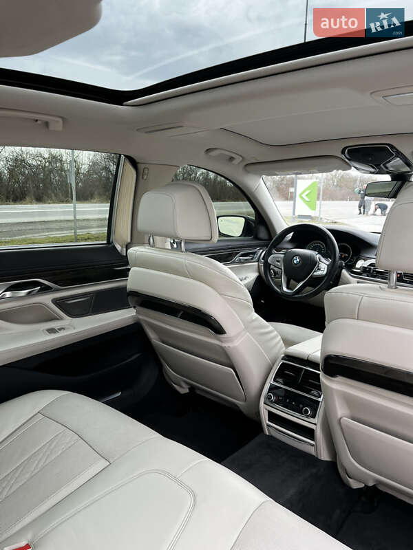 Седан BMW 7 Series 2015 в Львові