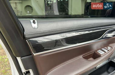 Седан BMW 7 Series 2015 в 