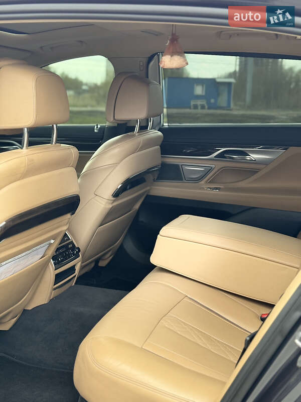 Седан BMW 7 Series 2016 в Киеве