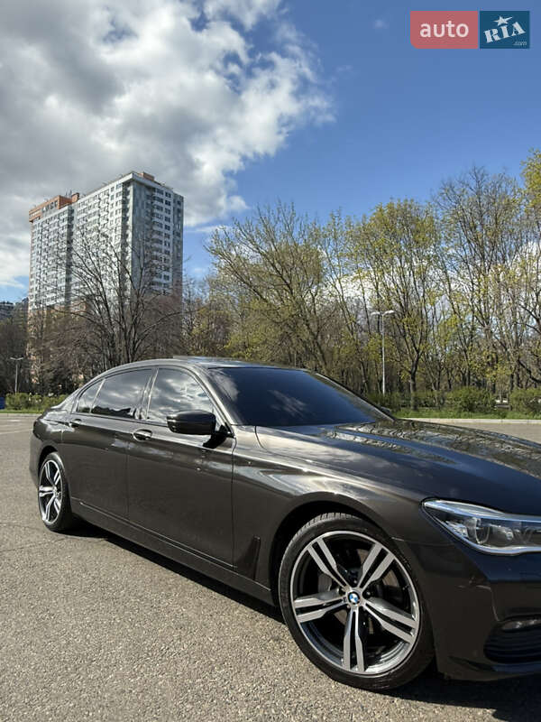 Седан BMW 7 Series 2015 в Одессе