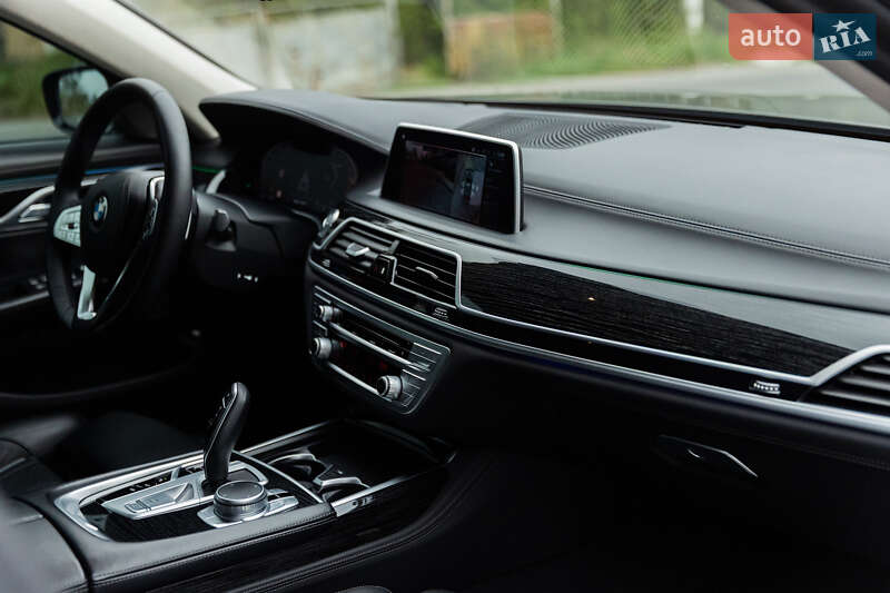 Седан BMW 7 Series 2021 в Ужгороде