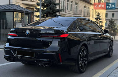 Седан BMW 7 Series 2023 в 