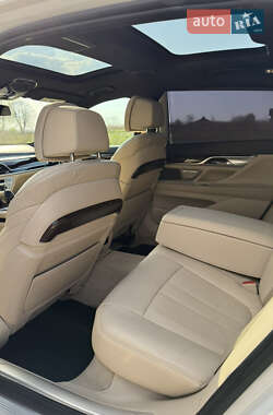 Седан BMW 7 Series 2016 в 