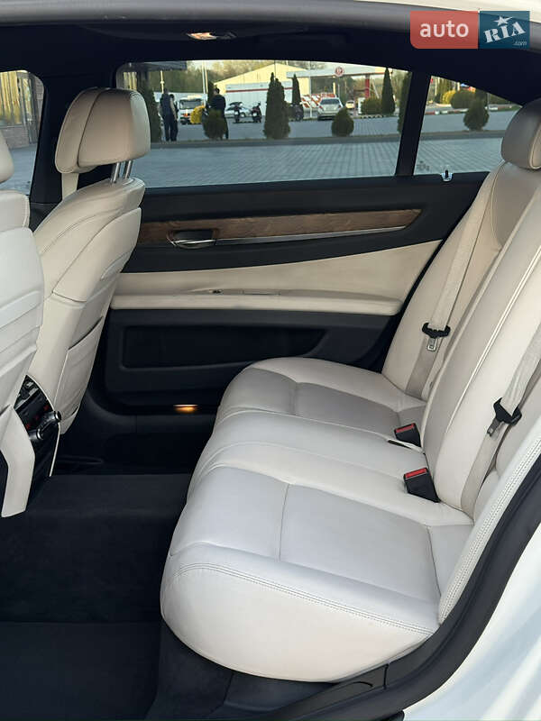 Седан BMW 7 Series 2013 в Черновцах