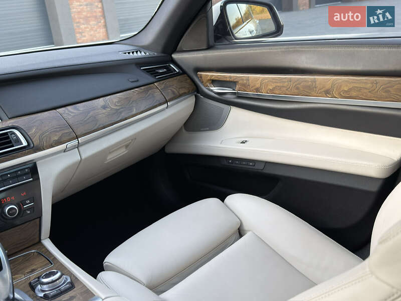 Седан BMW 7 Series 2013 в Черновцах