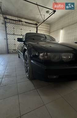 Седан BMW 7 Series 2001 в 