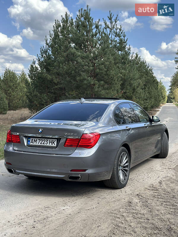 Седан BMW 7 Series 2010 в Вараші