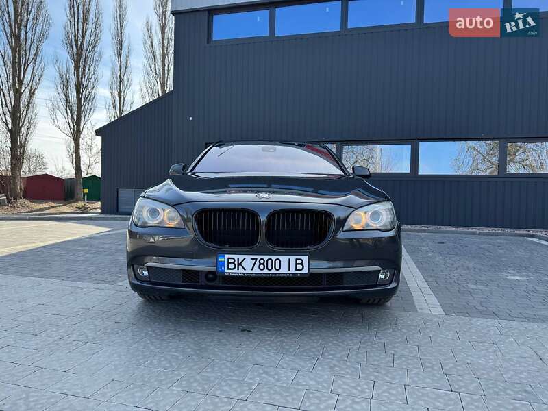 Седан BMW 7 Series 2009 в 