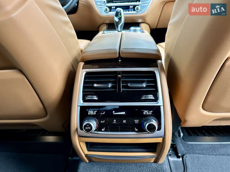 Седан BMW 7 Series 2022 в Києві