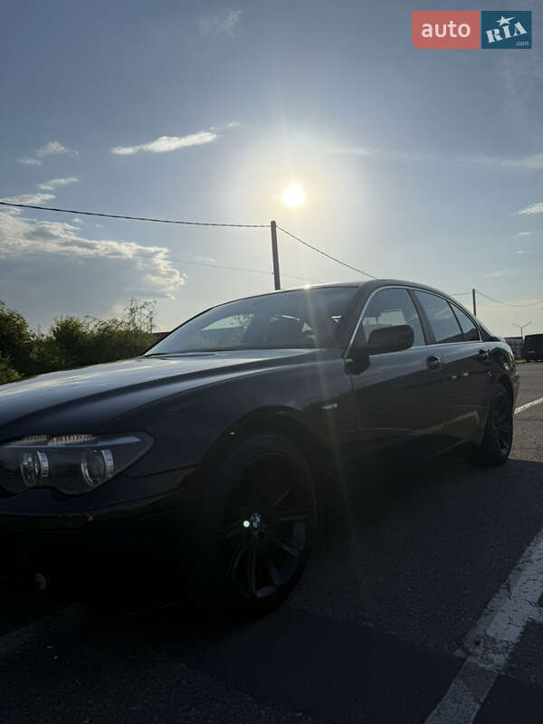 Седан BMW 7 Series 2003 в Чернівцях