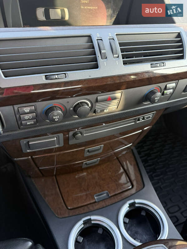 Седан BMW 7 Series 2003 в Чернівцях