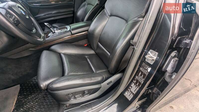Седан BMW 7 Series 2010 в Ровно