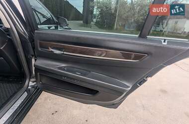 Седан BMW 7 Series 2010 в 