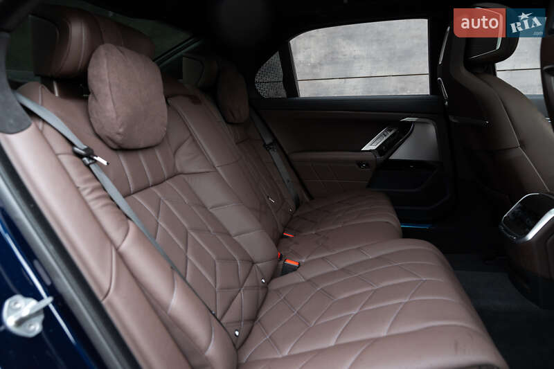 Седан BMW 7 Series 2023 в Києві