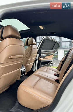 Седан BMW 7 Series 2011 в 