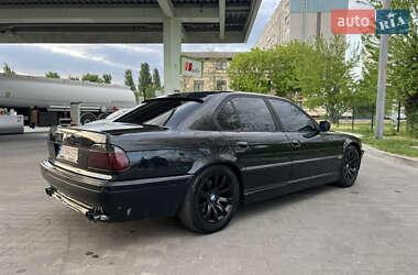 Седан BMW 7 Series 2000 в 